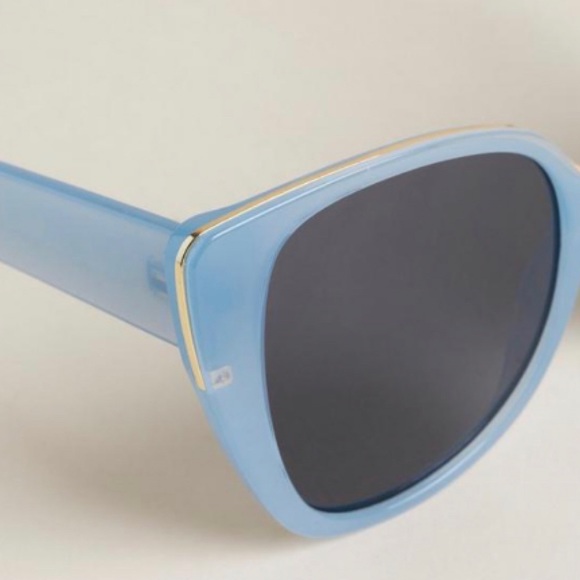 🆕  🕶️ Blue Translucent Cat Eye Smoke Lens Sunglasses NWT Torrid New! - Picture 3 of 3